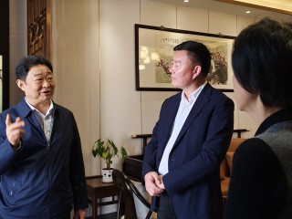 熱烈歡迎重慶市工商聯(lián)一行領(lǐng)導(dǎo)蒞臨蘭州華能參觀(guān)調(diào)研華能生態(tài)科技股份2023年11月2日上午，重慶市工商聯(lián)黨組副書(shū)記、副主席彭光遠(yuǎn)一行蒞臨蘭州華能生態(tài)能源科技股份有限公司參觀(guān)調(diào)研。甘肅省工商聯(lián)副主席張文軍